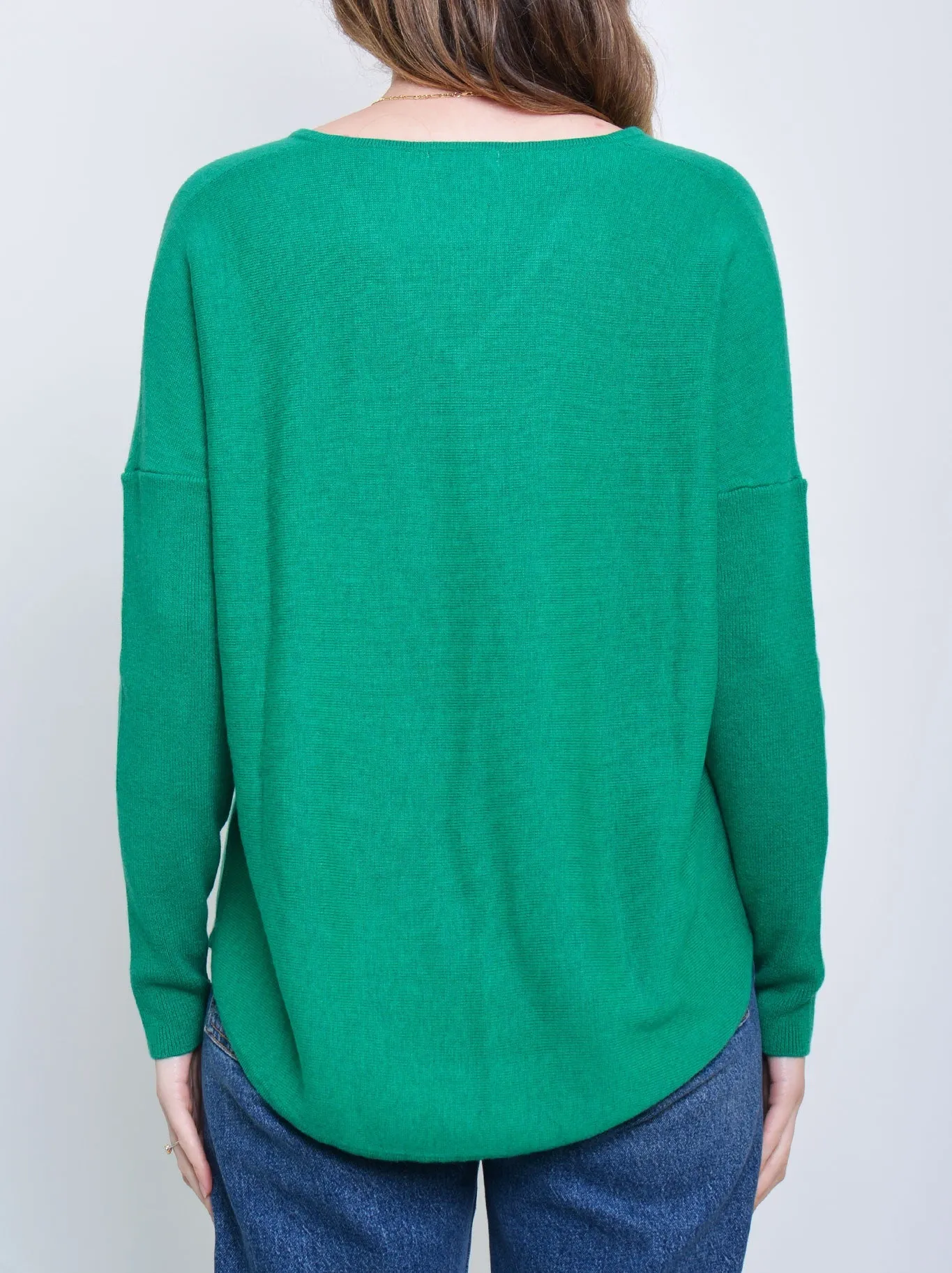 JAMES MELBOURNE VEE NECK CURVED HEM